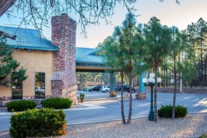 Ropa de cama de alta calidad y escritorio 