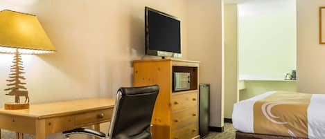 Standard Room, 1 King Bed, Non Smoking | Premium bedding, desk, laptop workspace, soundproofing