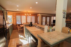 2-Bedroom Condo | Private kitchen | Fridge, microwave, dishwasher, coffee/tea maker - Mountainback at Mammoth (Mammoth Lakes)