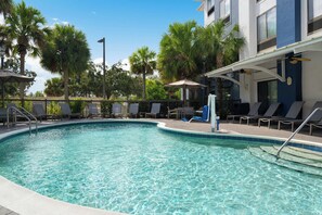 Outdoor pool - SpringHill Suites by Marriott Fort Myers Airport (Fort Myers)