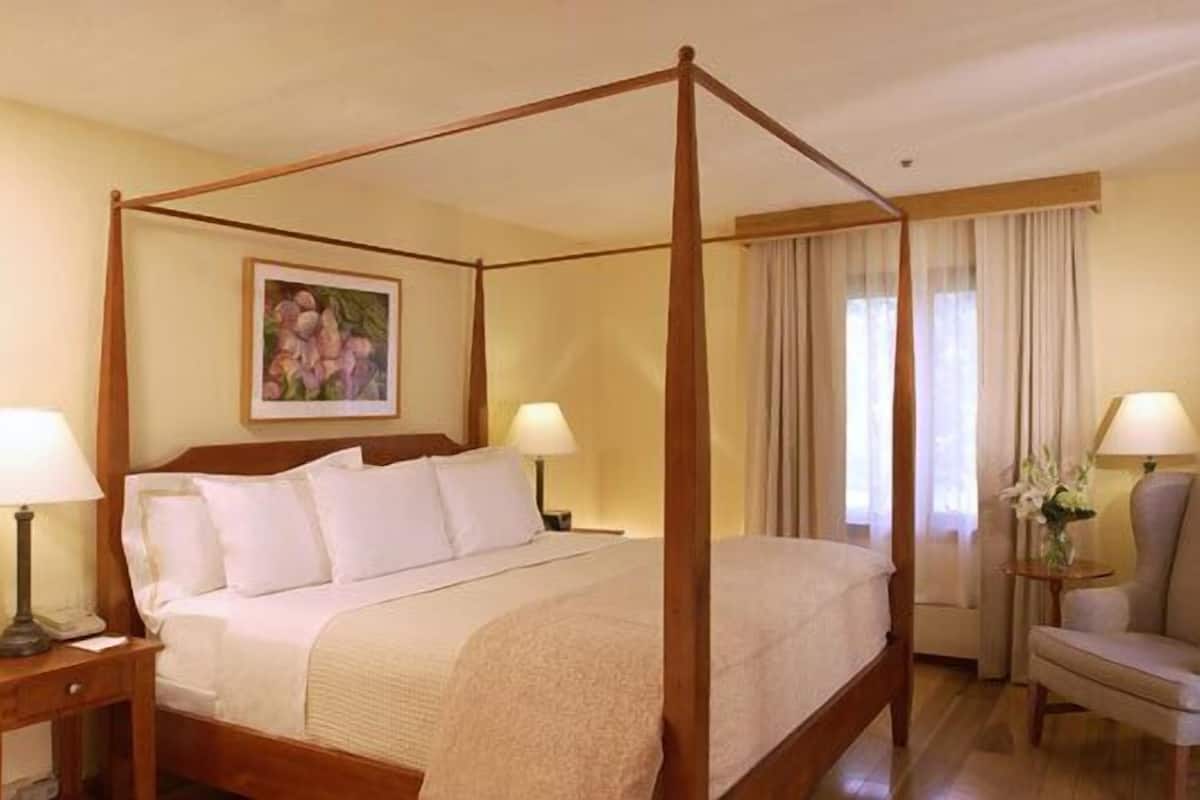 premium courtyard | 1 bedroom, premium bedding, individually furnished, desk