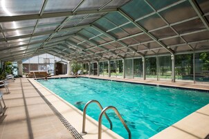 室内游泳池