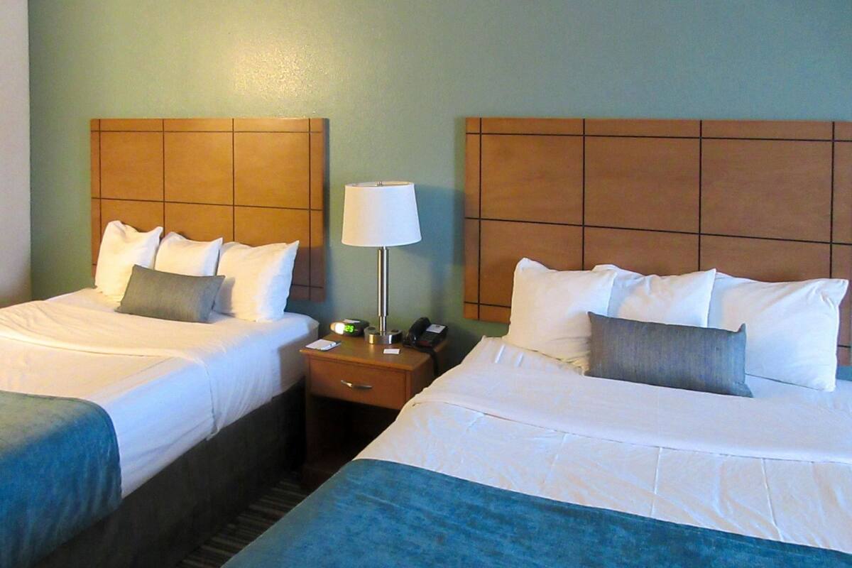 Cots/infant beds, rollaway beds, WiFi