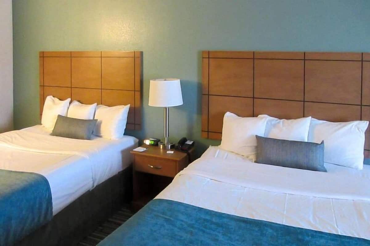 Cots/infant beds, rollaway beds, WiFi