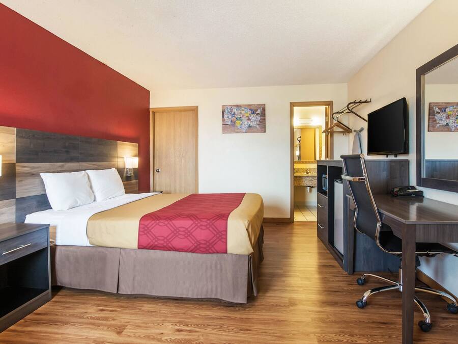 Rum - 1 queensize-säng | Skrivbord, barnsängar, extrasängar och gratis wi-fi