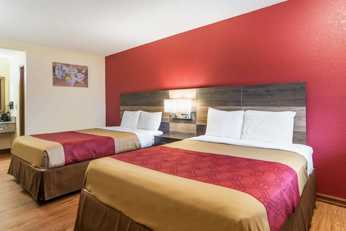 Standard Room, 2 Queen Beds, Non Smoking | Desk, cribs/infant beds, rollaway beds, free WiFi