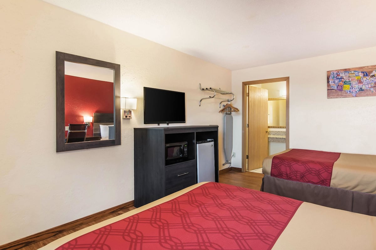 Room, 2 Queen Beds, Accessible, Non Smoking | Desk, cribs/infant beds, rollaway beds, free WiFi