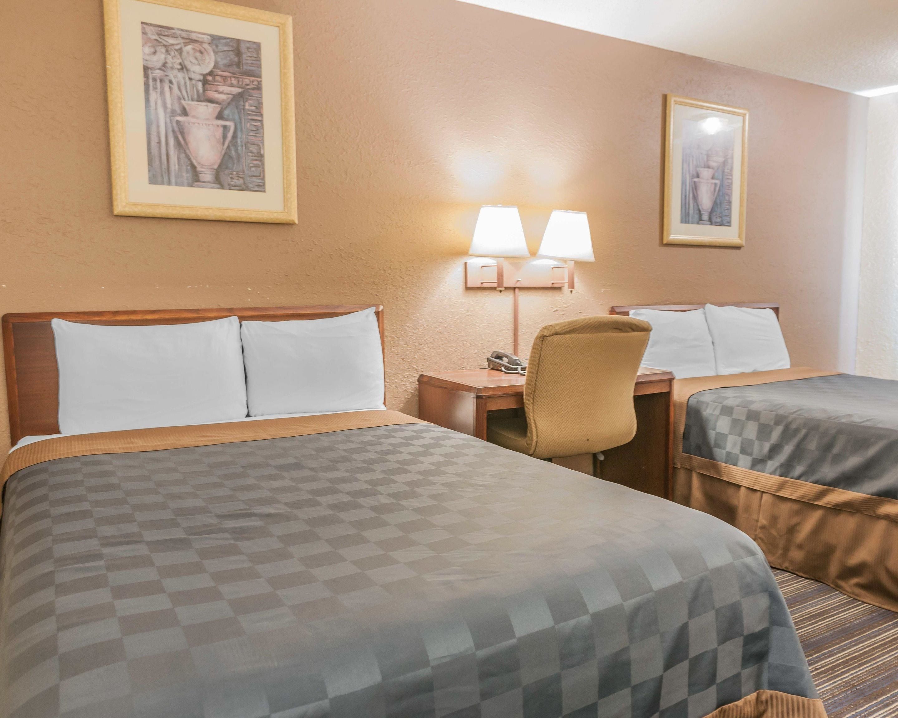 Escritorio, cunas, camas extra y wifi gratis 