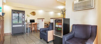 エコノ ロッジ クローバーデール