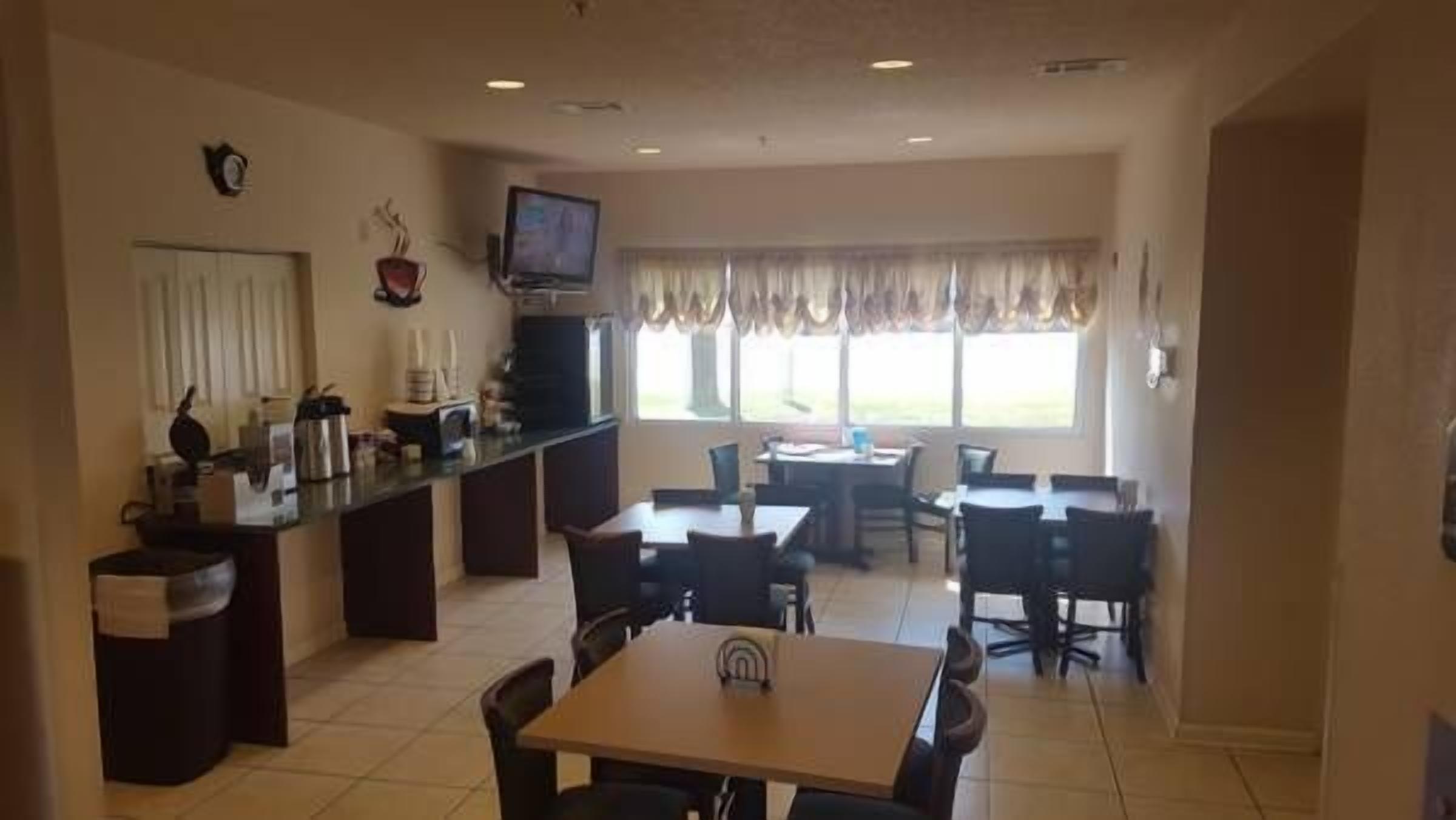 free daily continental breakfast