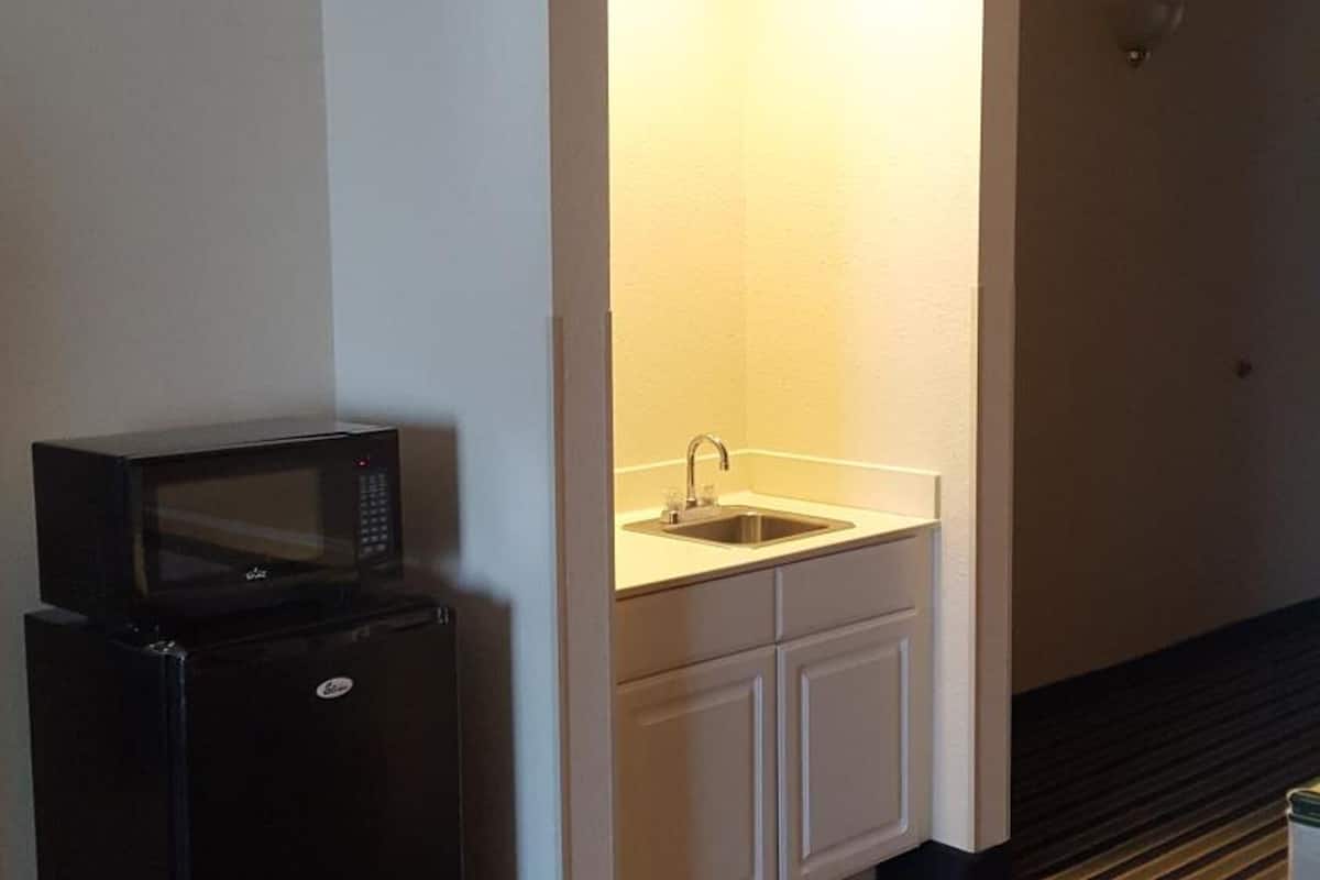 desk, iron/ironing board, cots/infant beds, rollaway beds