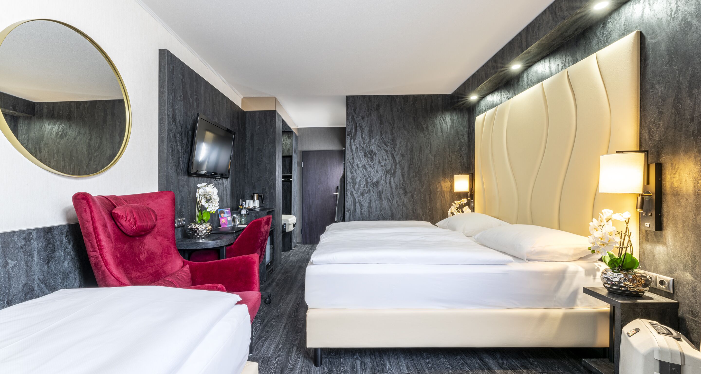 Triple Room | Desk, laptop workspace, soundproofing, free WiFi