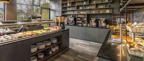 Desayuno buffet (EUR 15 por persona)