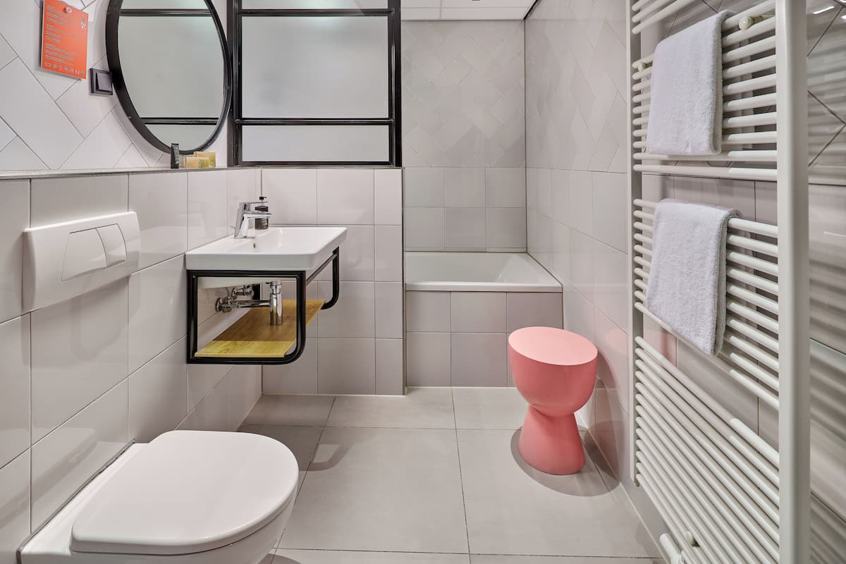 deluxe twin room | bathroom | free toiletries, hair dryer, towels, soap