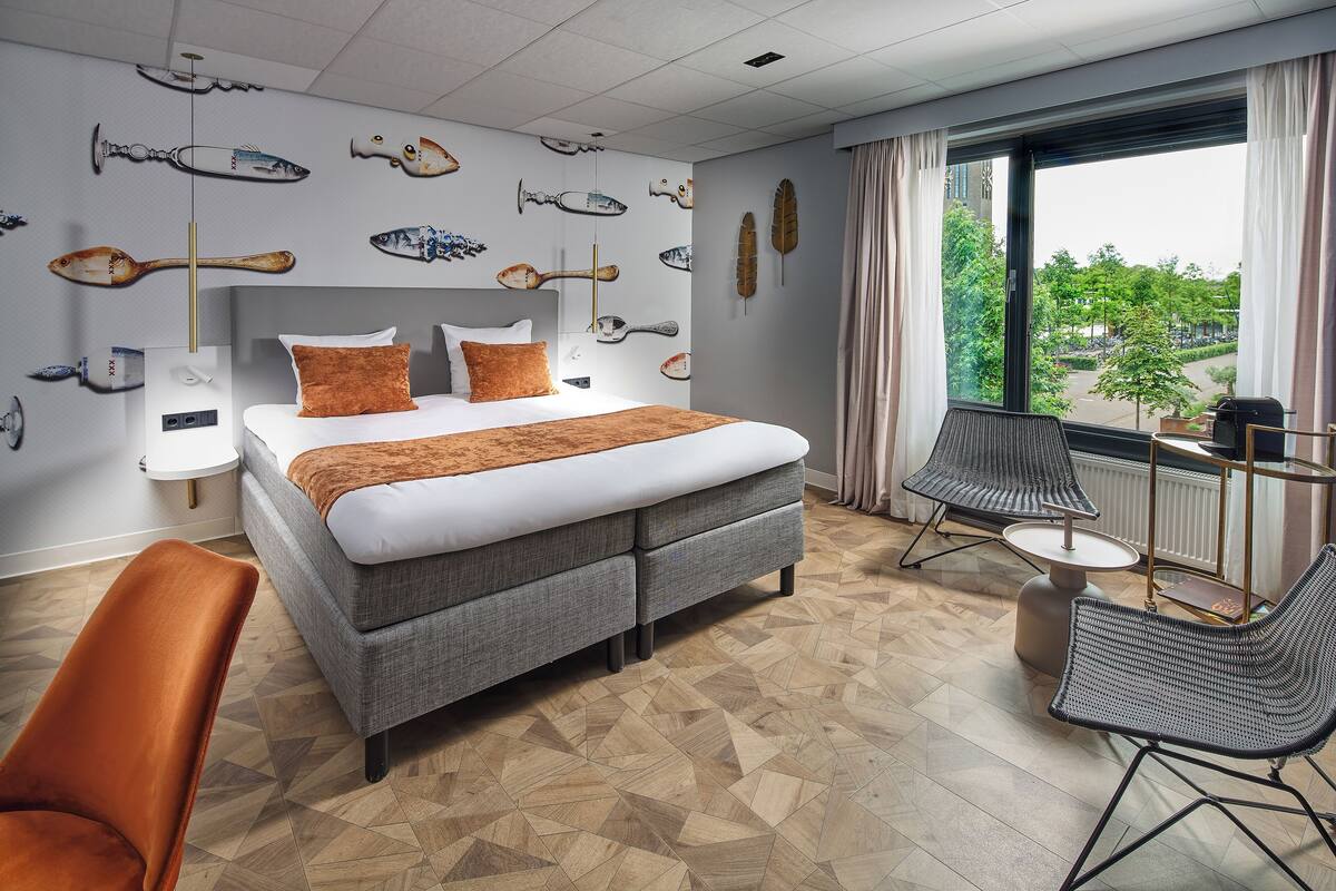 comfort twin room | in-room safe, desk, laptop workspace, iron/ironing board