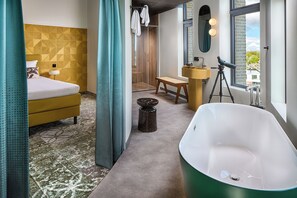 Toren - Suite | In-room safe, desk, laptop workspace, iron/ironing board