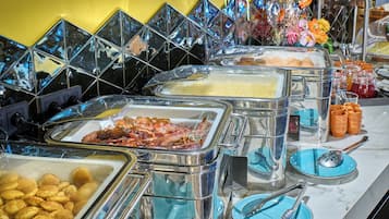 Daily buffet breakfast (EUR 17.50 per person)