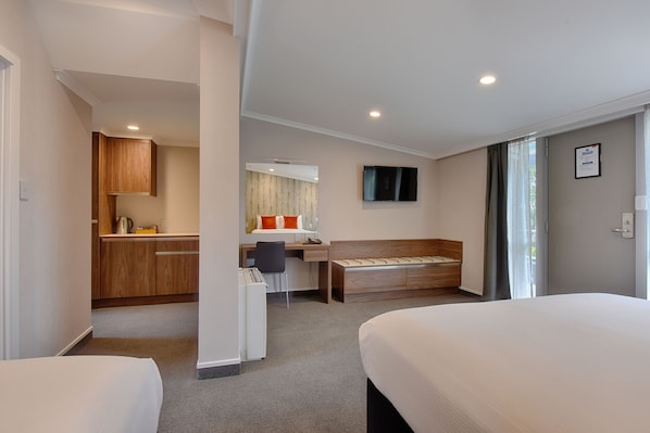 Bureau, fer et planche à repasser, Wi-Fi gratuit, draps fournis