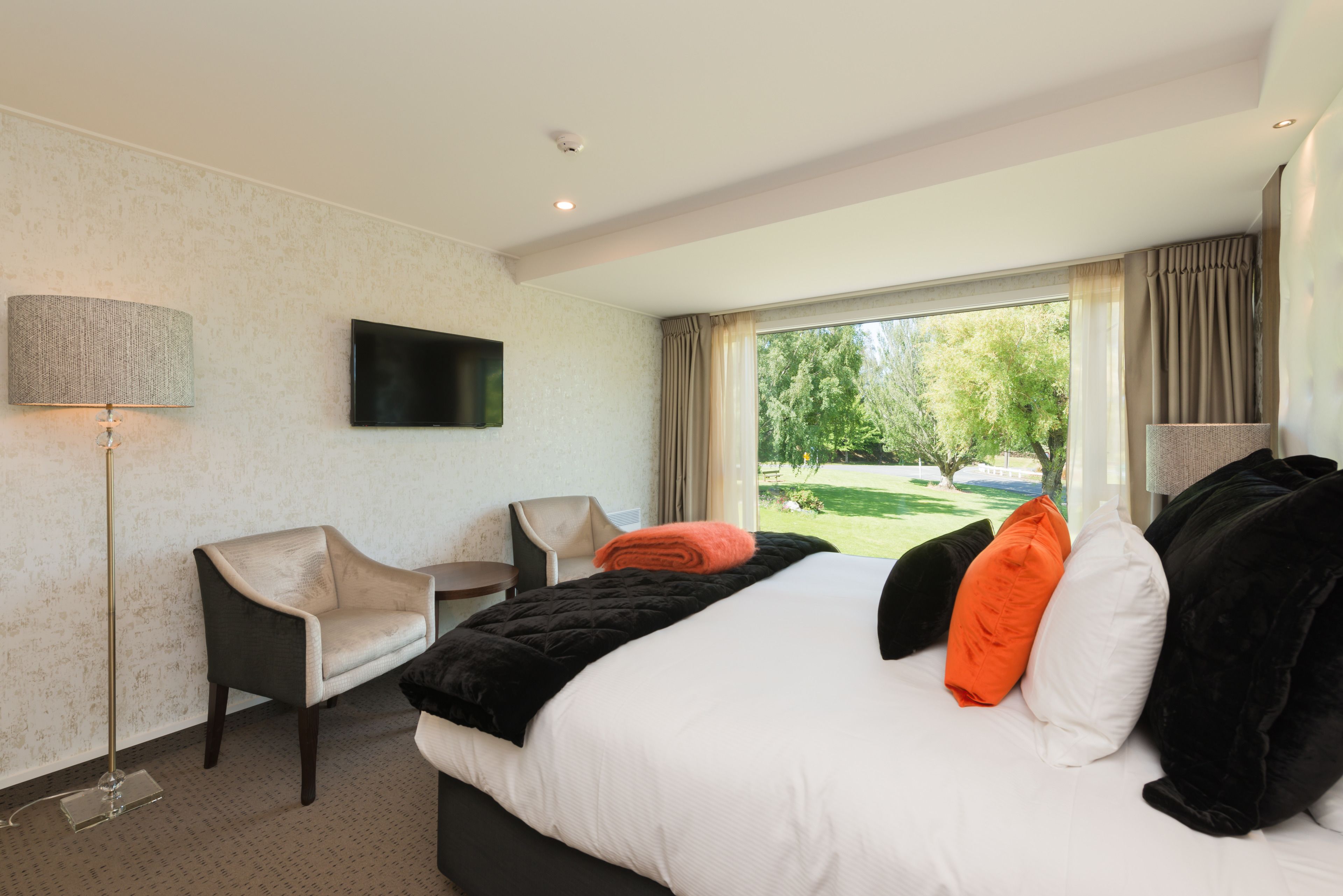 one bedroom suite king  | desk, iron/ironing board, free wifi, bed sheets