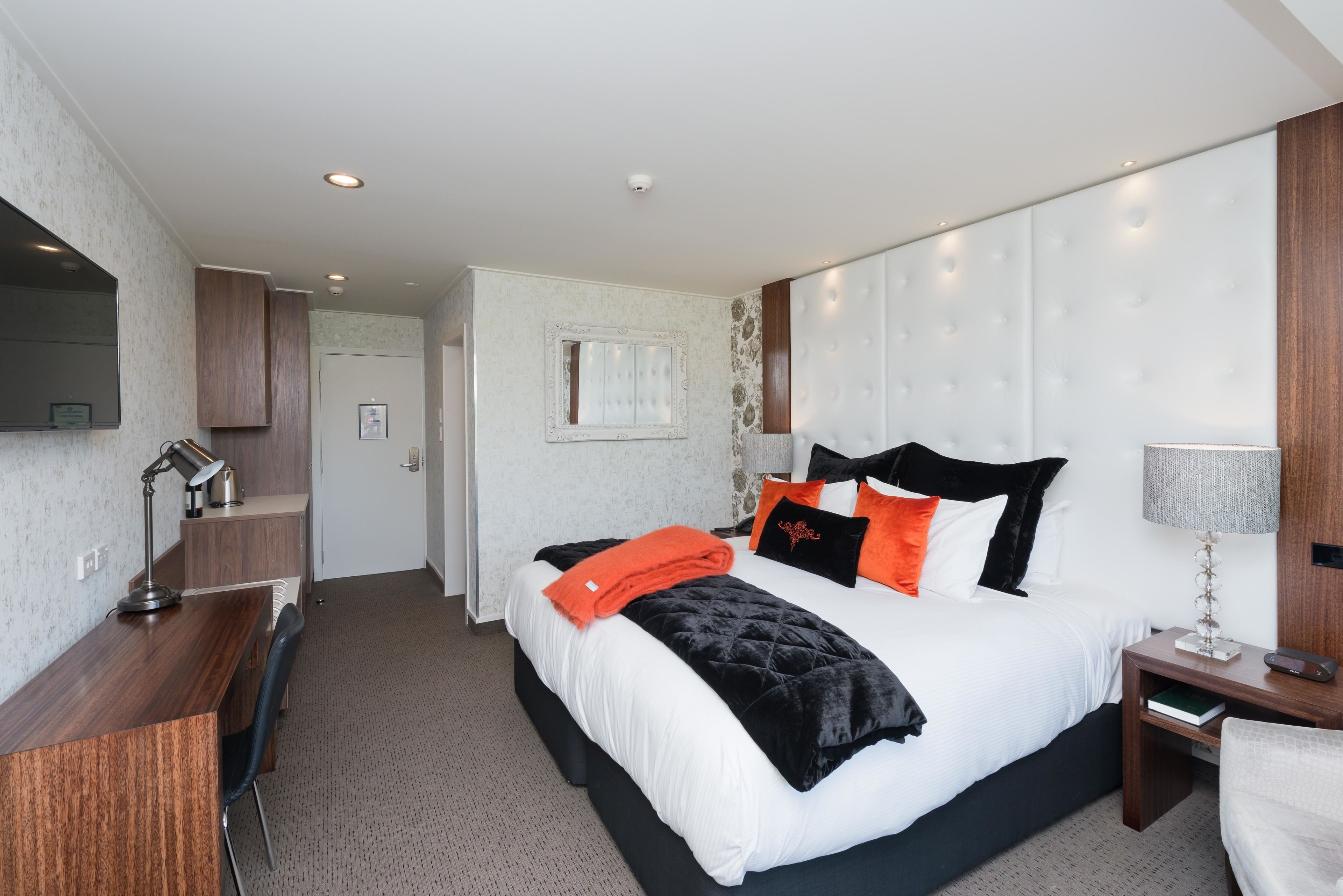 superior room king | desk, iron/ironing board, free wifi, bed sheets