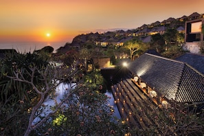 2 restoran, melayani sarapan, makan siang; sajian masakan internasional