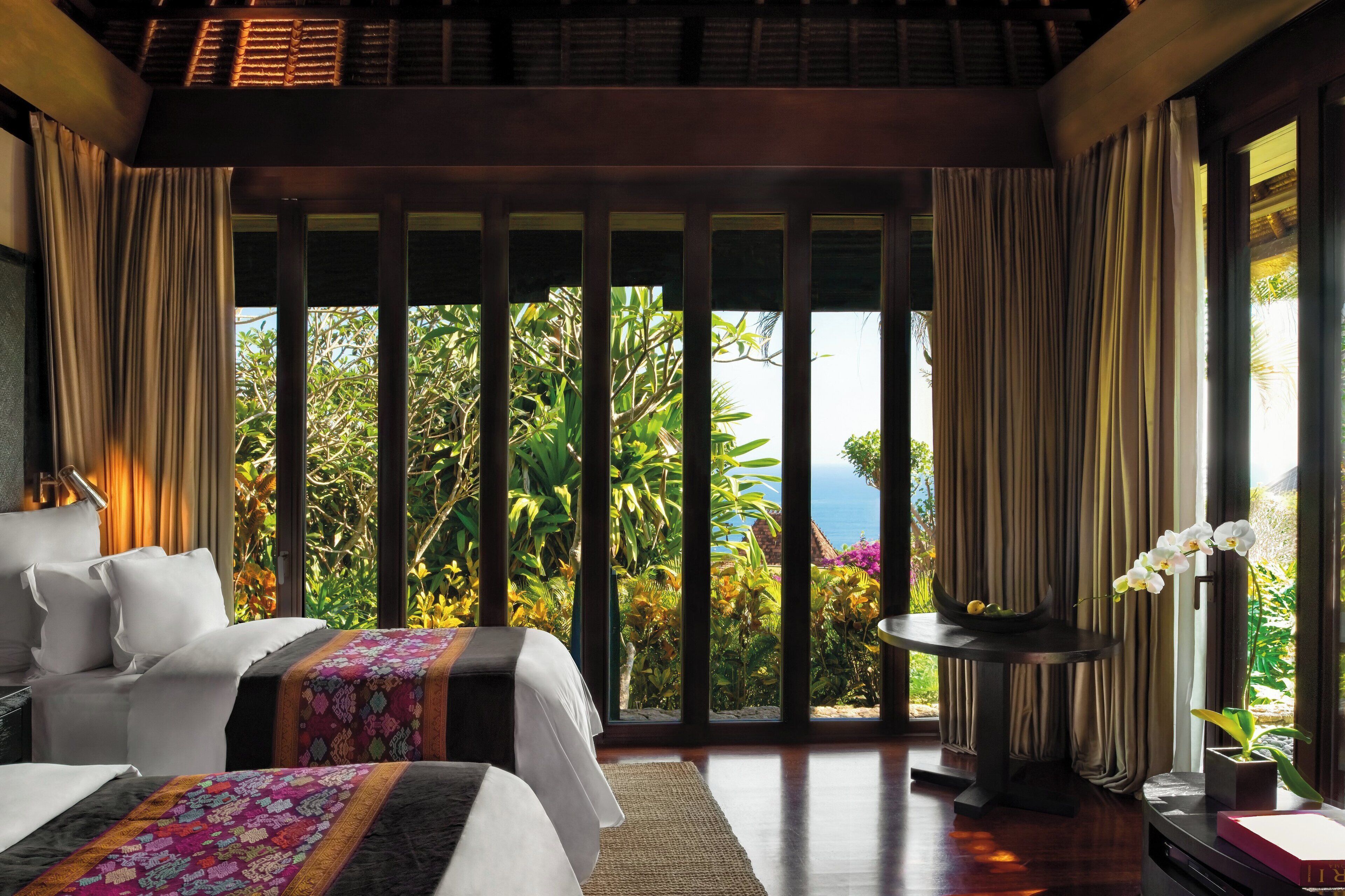 1 bedroom, premium bedding, down duvets, free minibar items