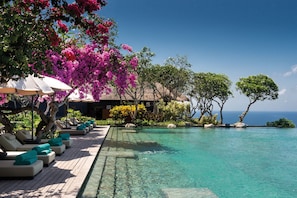 Outdoor pool, free cabanas, pool umbrellas - Bvlgari Resort Bali (Pecatu)