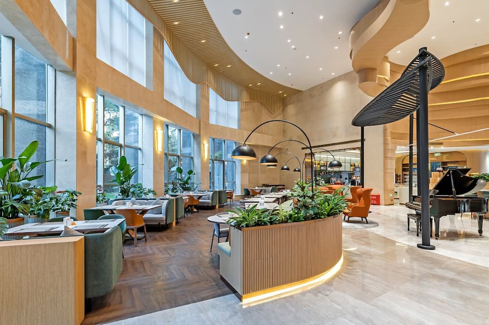 Holiday Inn Chongqing Guanyinqiao by IHG
