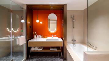 Combined shower/tub, hair dryer, bathrobes, towels