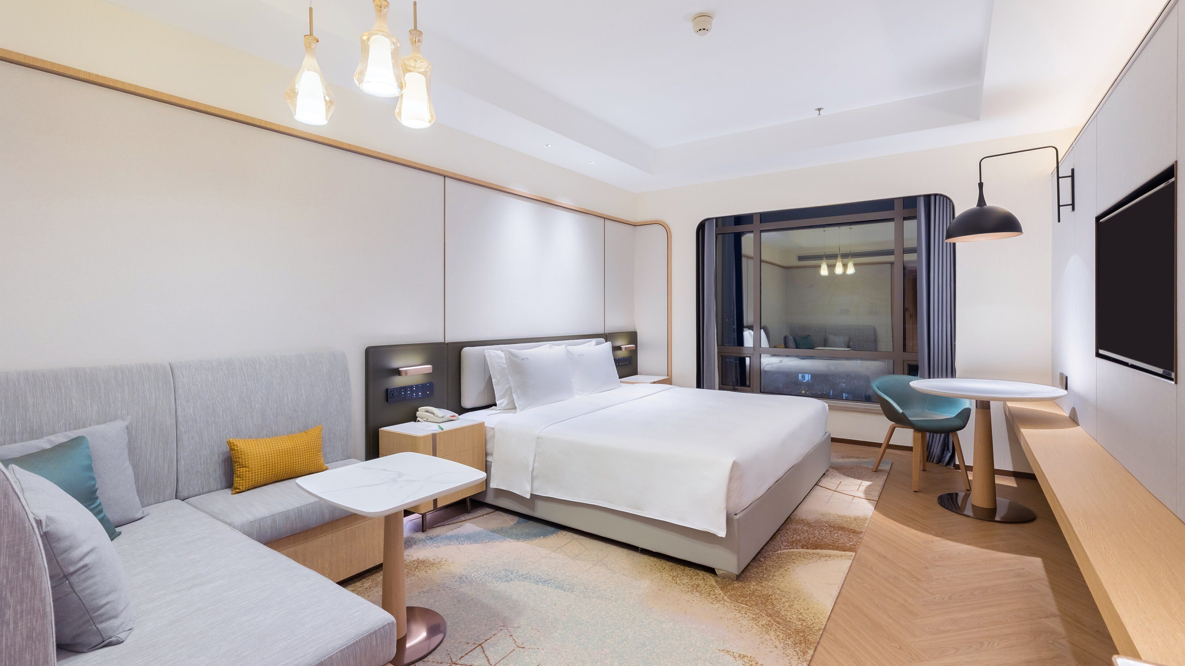 Cubrecamas, minibar, caja de seguridad en la habitación y escritorio 