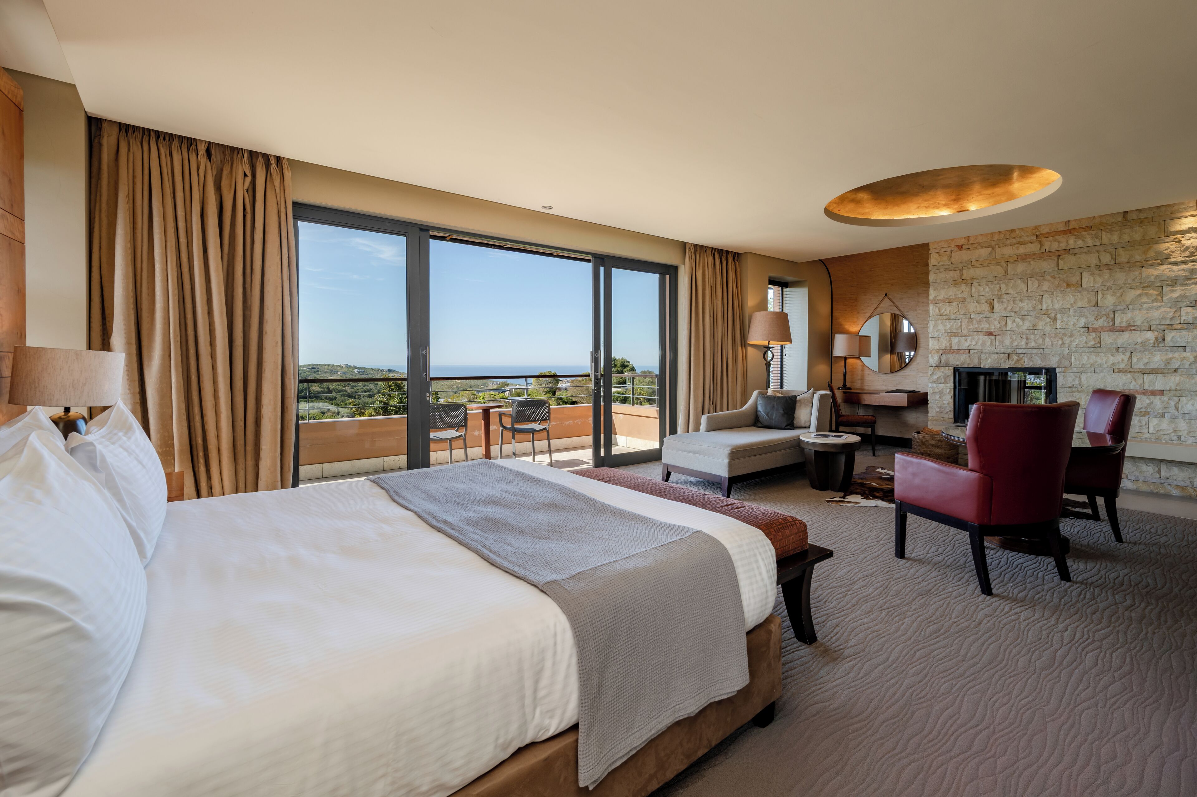 Sky Extra Large Suite | 1 개의 침실, 고급 침구, 필로우탑 침대, 미니바