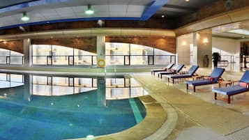 Indoor pool, sun loungers