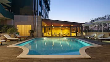 Sæsonbestemt udendørs pool
