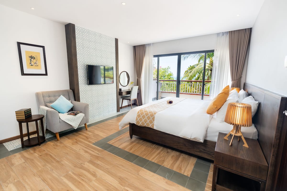 suite, sea view | 1 bedroom, minibar, in-room safe, individually decorated