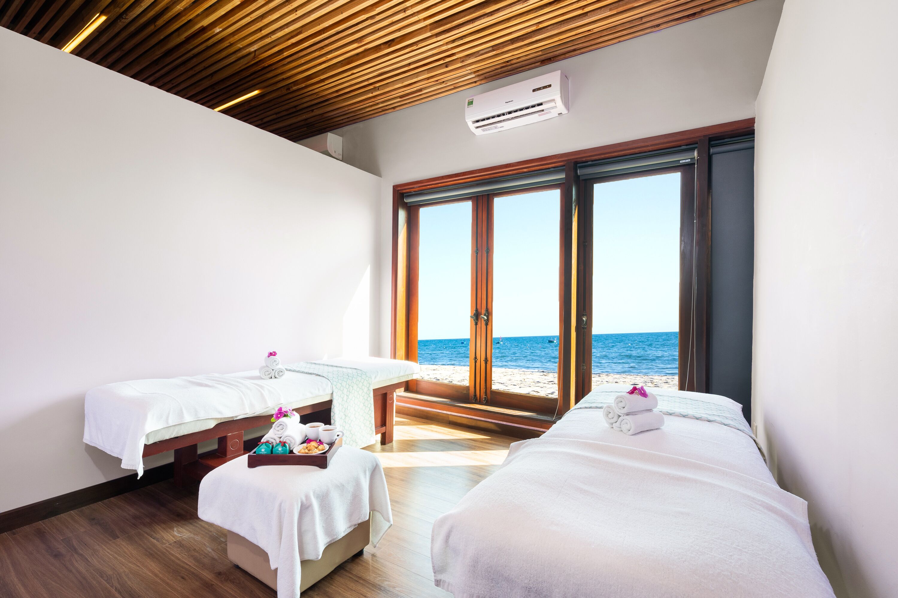 Body treatments, hot stone massages, Thai massages