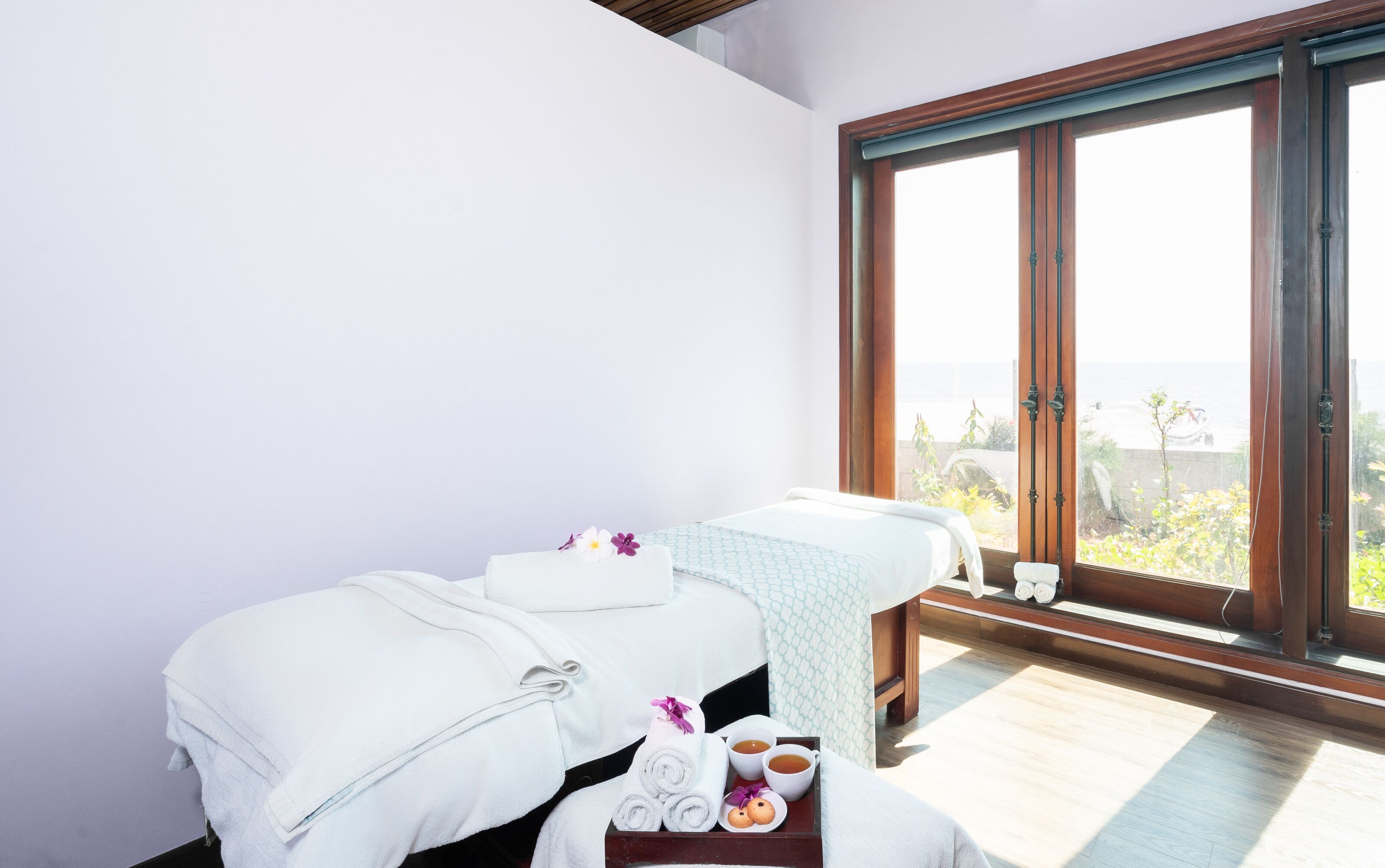 body treatments, hot stone massages, thai massages