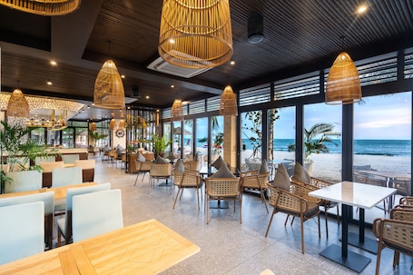Bar (on property). Hoang Ngoc Beach Resort