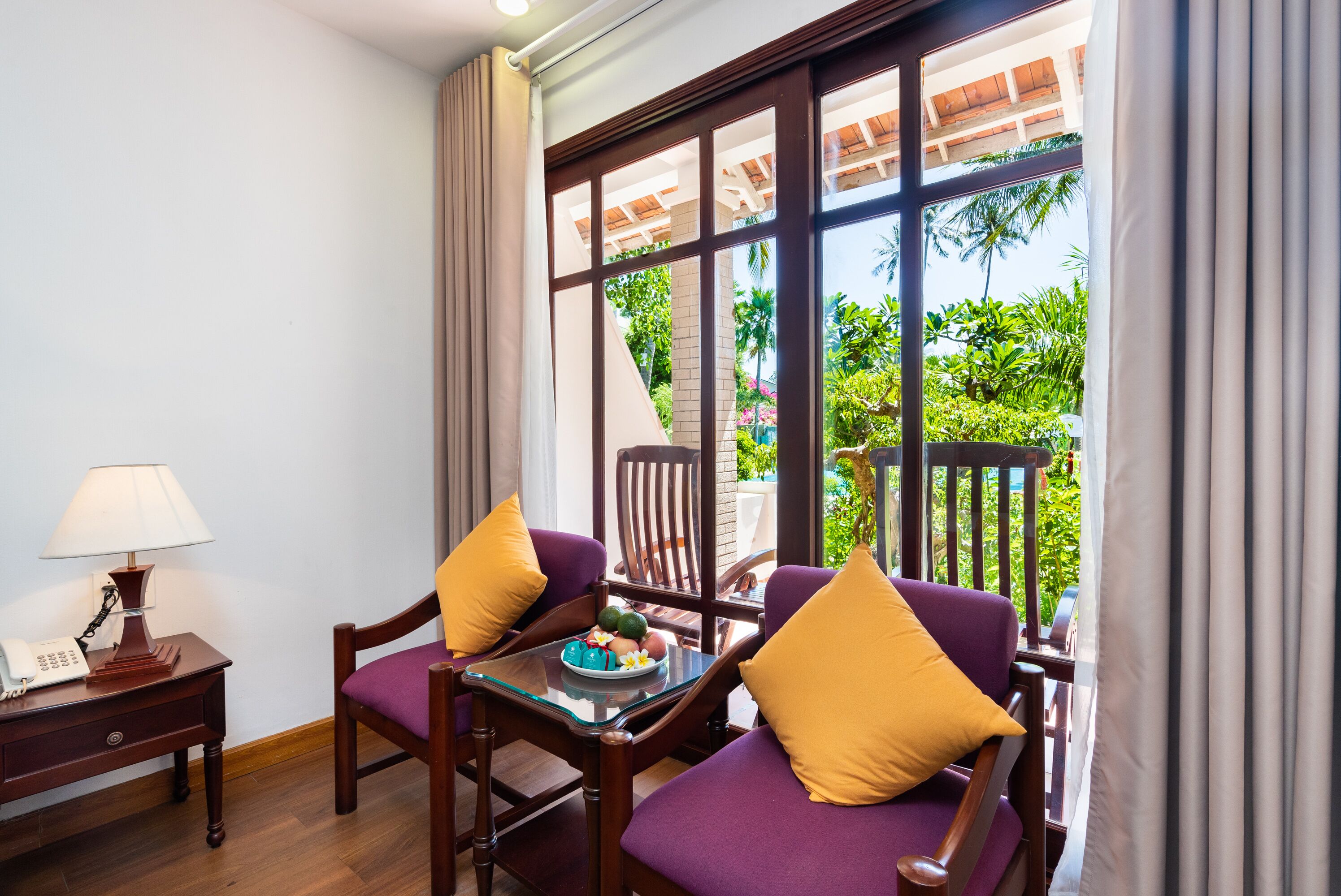 32-inch flat-screen tv with cable channels, tv