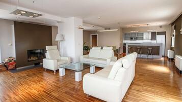 In-room safe, desk, iron/ironing board, free cots/infant beds