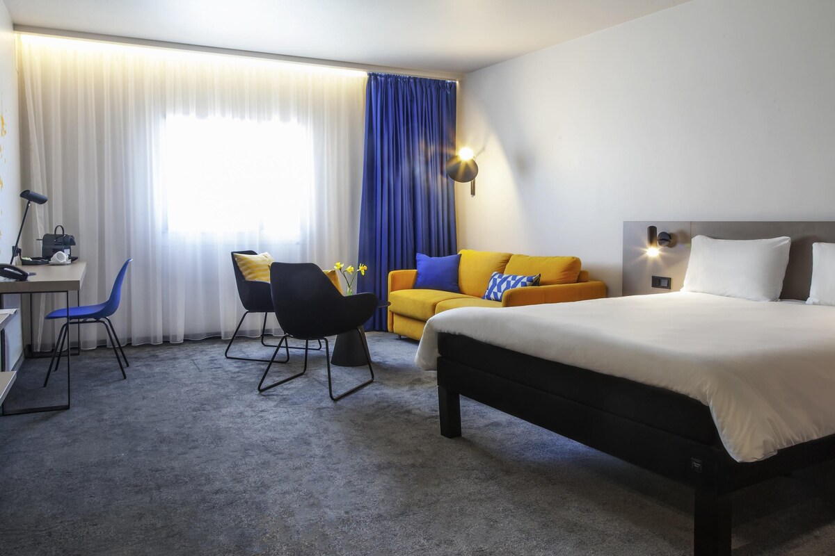 Suite Room, 1 Double bed + sofa | In-room safe, desk, iron/ironing board (on request), cribs (free)