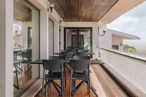 Breakfast, lunch, dinner served; international cuisine, sea views