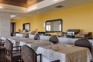 Breakfast, lunch, dinner served; international cuisine, sea views