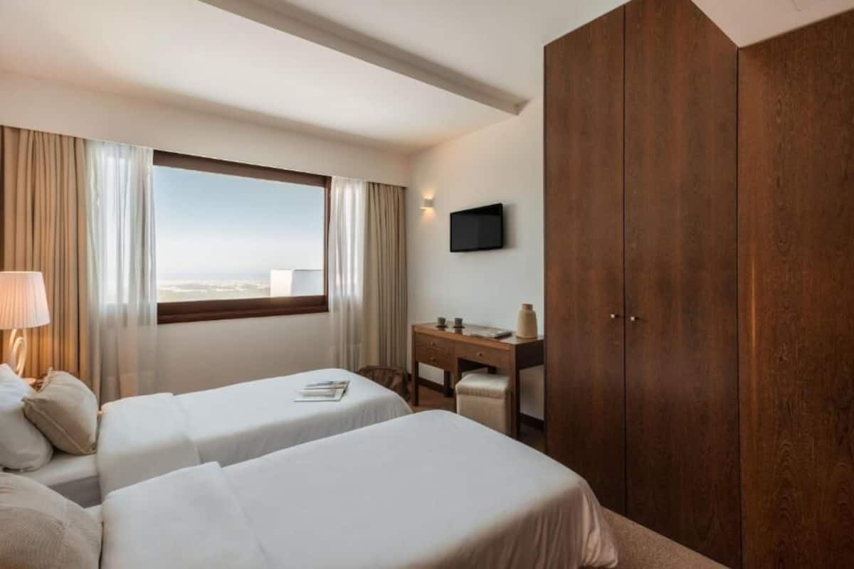 Double or Twin Room | Minibar, in-room safe, desk, blackout curtains