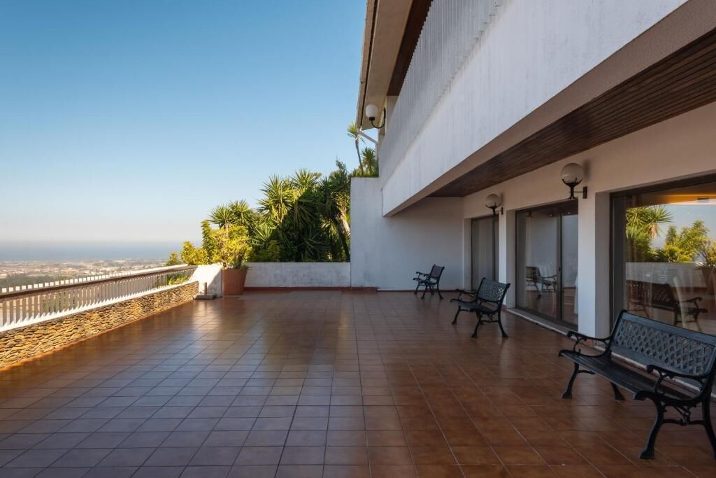 outdoor banquet area