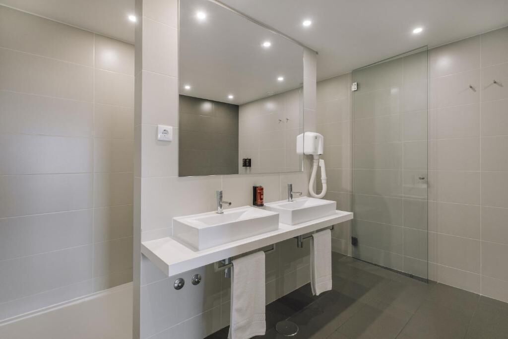 superior double room, balcony | bathroom | shower, rainfall showerhead, hair dryer, towels