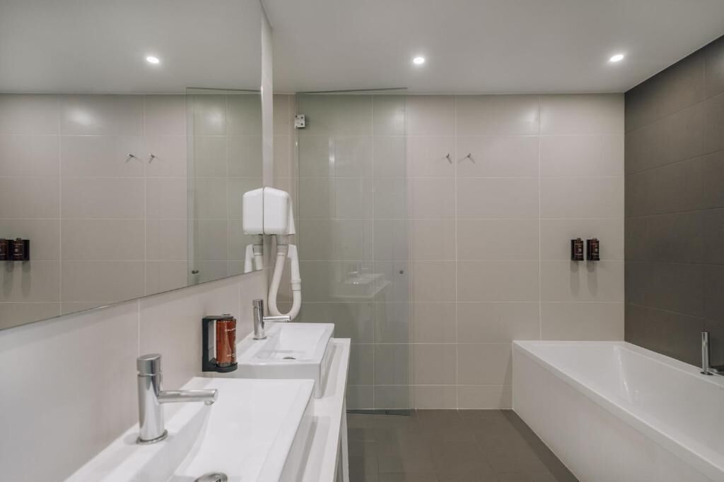 superior double room, balcony | bathroom | shower, rainfall showerhead, hair dryer, towels