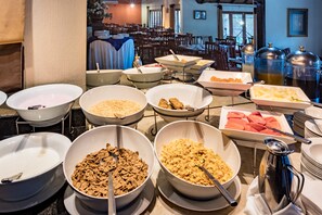 Daily full breakfast (ZAR 150 per person) - Shumba Valley Lodge Lanseria Airport (Lanseria)