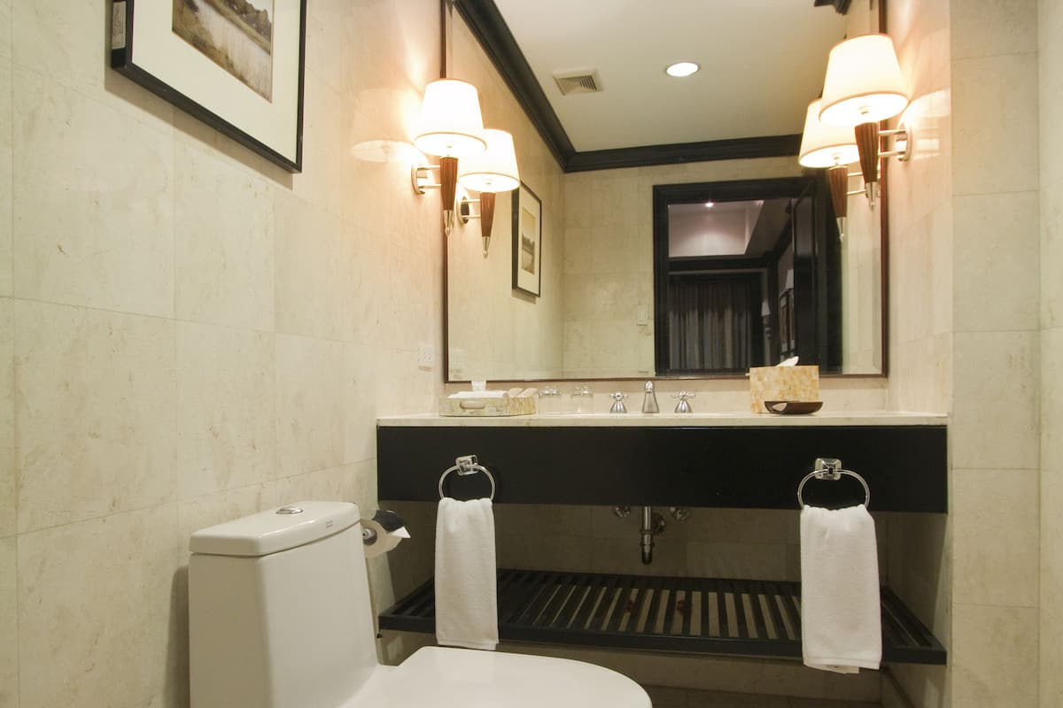 tagaytay suite 2 bedroom | bathroom sink