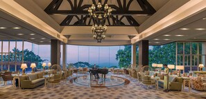Lobby lounge - Taal Vista Hotel (Tagaytay)