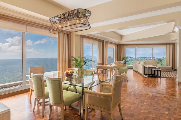 Suite, 2 habitaciones (Tagaytay) | Vista desde la habitación